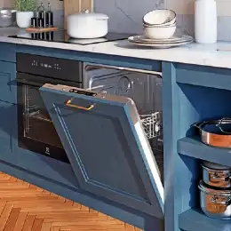 Lave-vaisselle encastrable avec porte bleu
